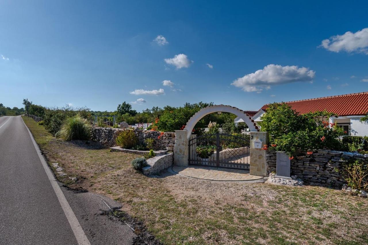 הוילה Blizna Donja House Camellia With Fenced Pool And Playground מראה חיצוני תמונה
